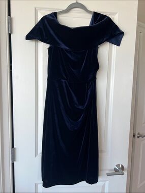 Vince Camuto Off-Shoulder Velvet Dress in Navy
